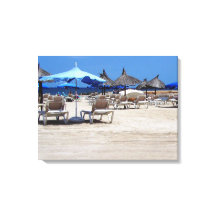 Sandy Beach Szene mit Stühlen & Umbrellas Wall Art