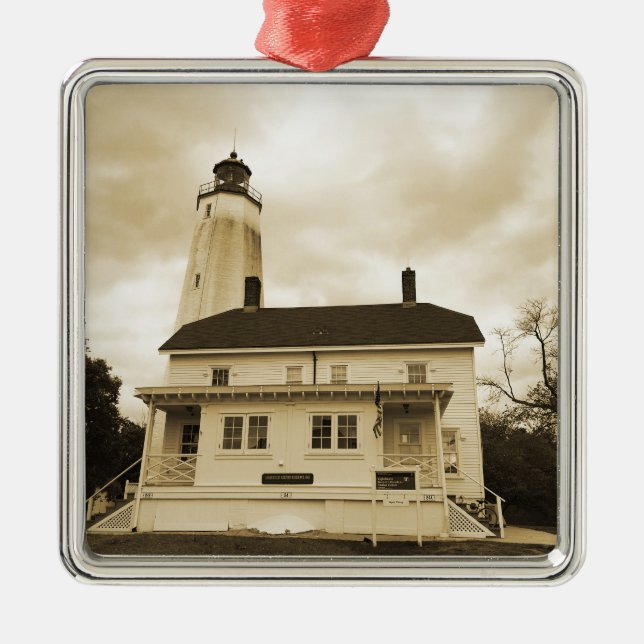 Sandy Hook Lighthouse Silbernes Ornament (Vorne)