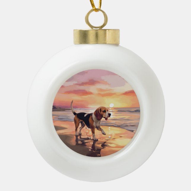 Sandy Paws Beagle Dog on Beach Sunset Keramik Kugel-Ornament (Vorderseite)