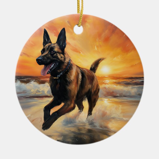 Sandy Paws Belgischer Malinois Hund auf Beach Suns Keramik Ornament (Vorne)