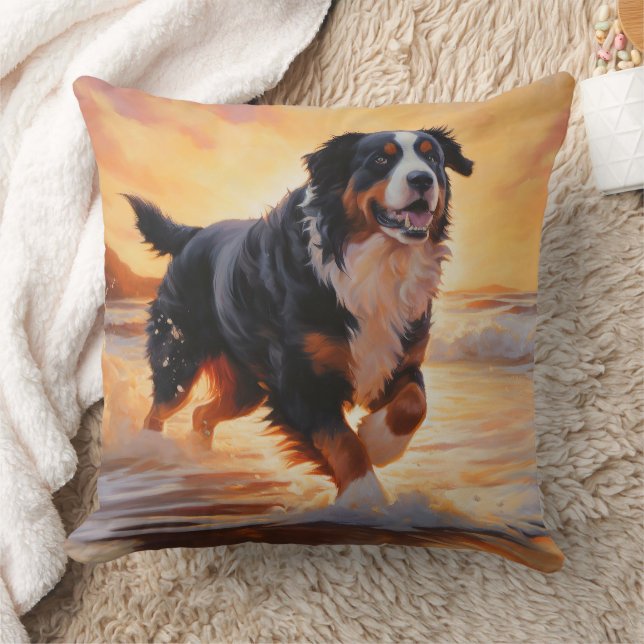 Sandy Paws Bernese Mountain Dog on Beach Sunset Kissen (Decke)