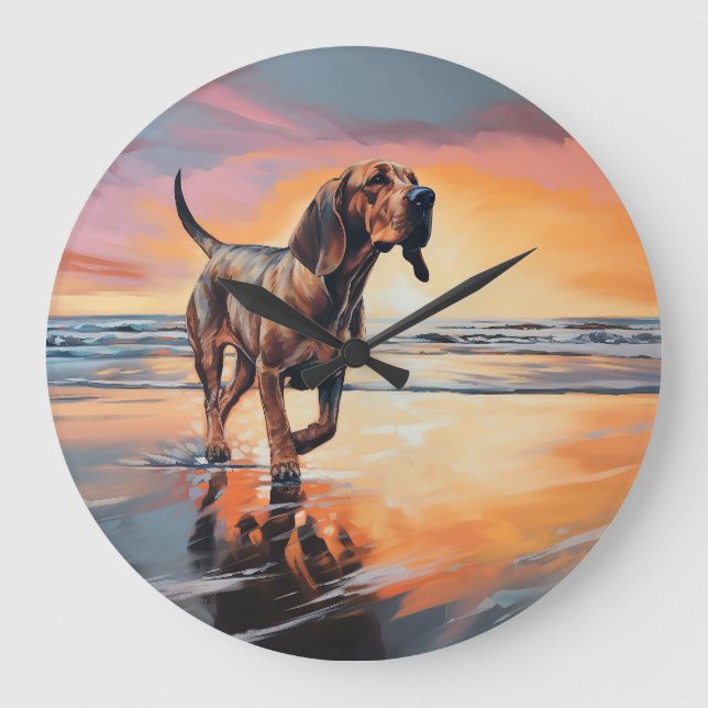 Sandy Paws Bloodhound Dog on Beach Sunset Große Wanduhr (Vorderseite)