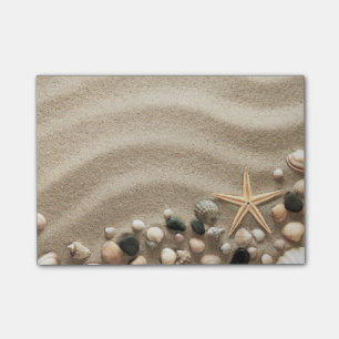 Sandy-Strand-Hintergrund mit Muscheln und Starfish Post-it Klebezettel