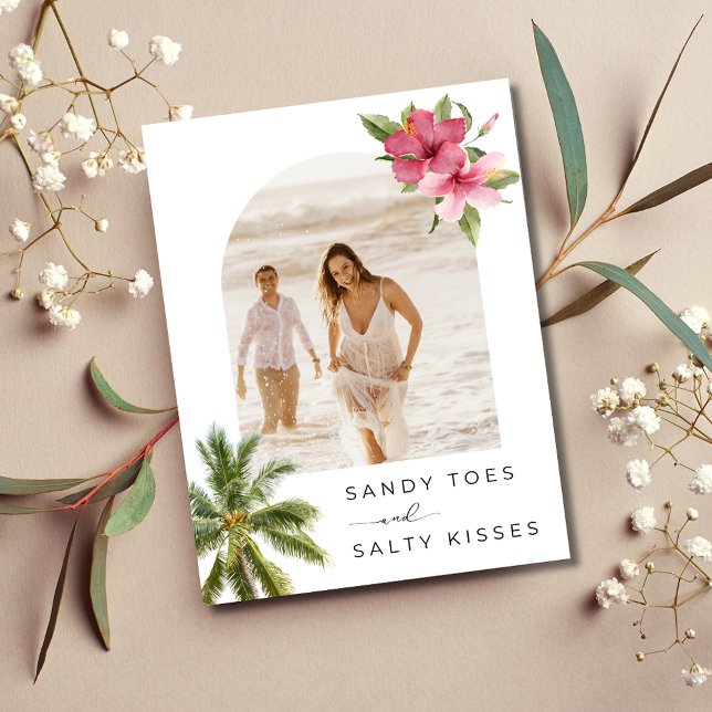 Sandy Toes Beach Wedding Foto Save the Date Ankündigungspostkarte (Sandy Toes Beach Wedding Photo Save the Date)