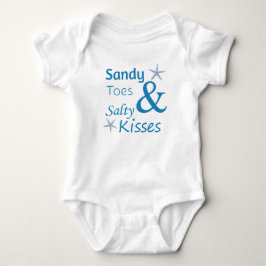 Sandy-Zehen und salziges Kuss-Strand-Leben-Zitat Baby Strampler