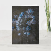 Sanfte blaue Blumen im Regen, feine Kunst zur Beil