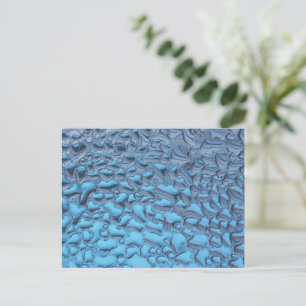 Sanfte Regentropfen aus blauem Glas Postkarte