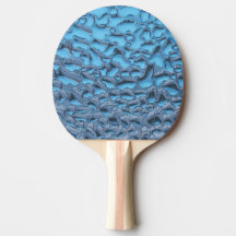 Sanfte Regentropfen aus blauem Glas