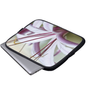 Sanfte rosa Lilienblüten Botanische Foto Kunst Laptopschutzhülle