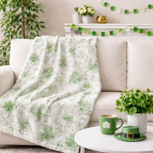 Sanfte Shamrock-Flüstern in Salbeigrün Fleecedecke