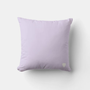 Sanftes lila-lila-farbiges Vollton-Pastell mit Her Kissen