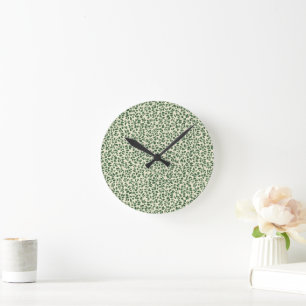 Sanftes Salbeigrün Botanisches Blatt Laubmuster Runde Wanduhr