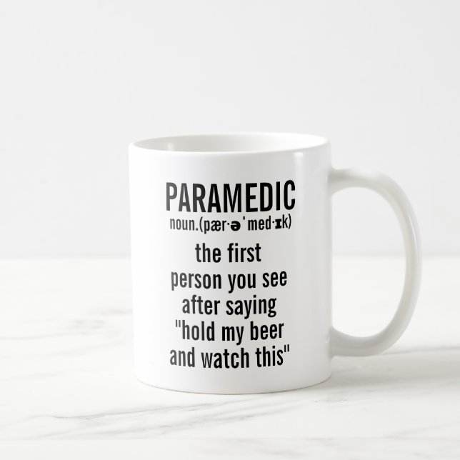 Sanitäter die erste Person, die Sie sehen, nachdem Kaffeetasse (Rechts)