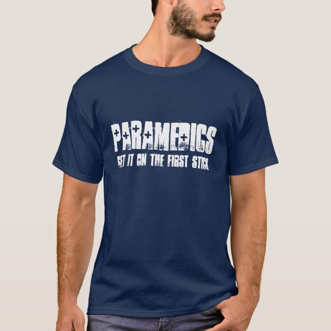 Sanitäter erhalten es auf dem ersten Stock T-Shirt (Vorderseite)