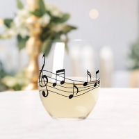 Verre à vin avec notes musicales et stave