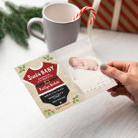 Santa Baby | Weihnachtsankündigung im Foto Feiertagskarte<br><div class="desc">Diese einfachen und doch auffälligen Weihnachtsankündigungen des "Santa Baby" Fotos sind ideal,  um diese Ferienzeit an Ihre Familie und Freunde zu senden. Das Design ist einfach zu personalisieren,  um sie einzigartig für Sie und Ihr neues Freudenbündel zu machen.</div>