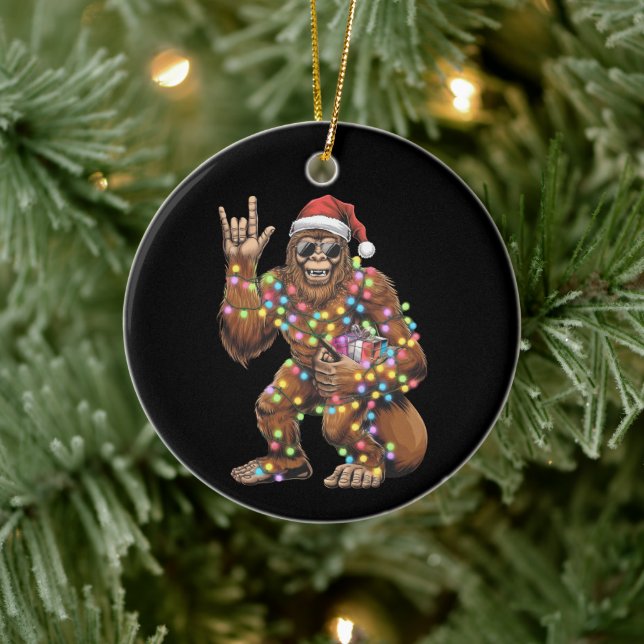 Santa Bigfoot Christmas Lights Rock Funny Keramik Ornament (Baum)