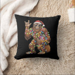 Santa Bigfoot Christmas Lights Rock Funny Kissen<br><div class="desc">Santa Bigfoot Christmas Lights Rock Funny Sasquatch Glaube</div>