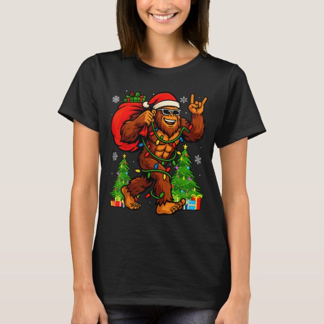 Santa Bigfoot Christmas Tree Xmas Lights Funny Sas T-Shirt (Vorderseite)