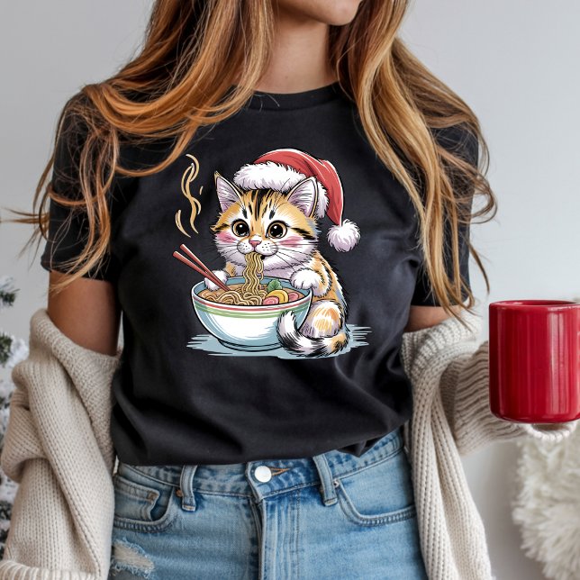 Santa Cat Eating Ramen Cute Christmas Kitty T-Shirt (Von Creator hochgeladen)