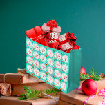 Santa Christmas Pickleball Ogee Pattern  Große Geschenktüte<br><div class="desc">This gift bag has the classic Santa Christmas Pickleball Ogee Pattern. This vintage design depicts Santa playing pickleball. Next, we have a Wiffle ball in red and green as well as a pickleball racquet that has been adorned for Christmas. The colors truly depict the retro design. You may use this...</div>