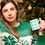 Santa Christmas Pickleball Ogee Pattern Kaffeetasse<br><div class="desc">Freuen Sie sich auf warme Getränke wie Kaffee,  Tee,  heiße Schokolade und Latten mit dieser sportlichen Tasse. Der Weihnachtsmann wird in diesem klassischen ogee Muster beim Pickleball,  einem beliebten Schlägersport,  gesehen. Die Farbtöne unterstreichen den Retro-Stil dieser angesagten Tasse. Ein wunderbares Geschenk,  das nur für Sie gemacht wurde.</div>