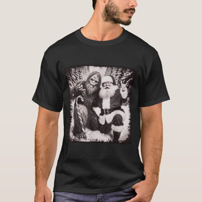 Santa Claus And Sasquatch Bigfoot Funny Joyful Sno T-Shirt (Vorderseite)