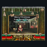 Santa Claus auf der Uni Lane Kalender<br><div class="desc">Ein Weihnachtsmann schoss in der Nähe auf der Uni Lane mit allen Lichtern auf dem Haus, das in Hutchinson Kansas hell und farbenfroh ist. In einem Kalender.</div>