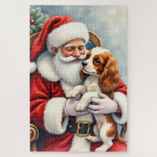Santa Claus hält einen Cavalier King Charles Spani