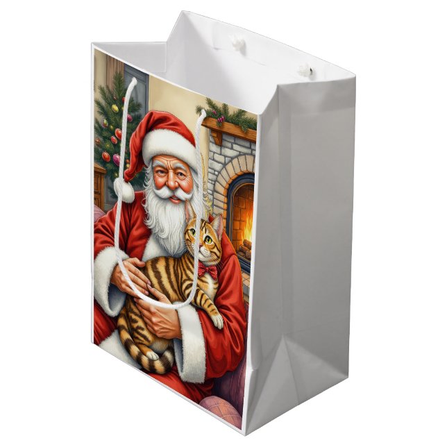 Santa Claus Holding Bengal Cat Christmas Art Mittlere Geschenktüte (Vorderseite Schrägansicht)