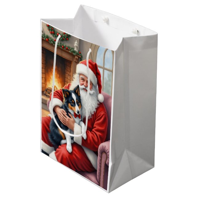 Santa Claus Holding Border Collie Christmas Art Mittlere Geschenktüte (Vorderseite Schrägansicht)