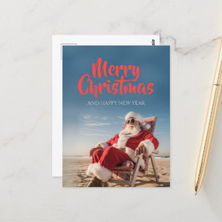Santa Claus Relaxen auf der Strandstube Postkarte