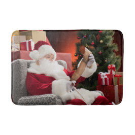 Santa Claus überprüft seine Liste Bath Mat Badematte
