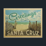 Santa Cruz Postcard Beach Vintage Postkarte<br><div class="desc">Diese Grüße von Santa Cruz Vintage Postkarte Design verfügt über einen Sandstrand mit einem schönen türkisfarbenen Meer und über dem Meer,  einen blauen Himmel mit billigen weißen Wolken. Im Vintage Reisen Stil.</div>