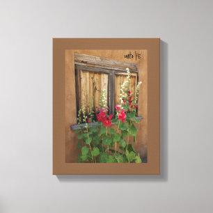 Santa Fe-Fenster mit roten Holly-Hocks umwickelt Leinwanddruck