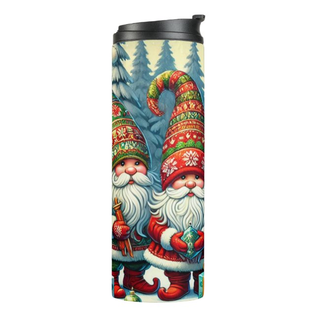 Santa Gnome Holiday Tumbler – Festive Gift Idea Thermosbecher (Nach links gedreht)