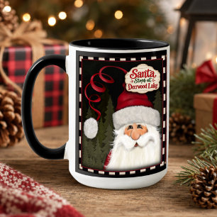 Santa hält am Deerwood Lake Weihnachtsbecher Tasse