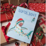 Santa Jaws Great White Christmas Shark Feiertagskarte<br><div class="desc">Dieses Design kann in dem Bereich personalisiert werden, der durch das Ändern des Fotos und/oder Textes zur Verfügung gestellt wird. Sie können auch angepasst werden, indem Sie auf Vorlage personalisieren klicken und dann auf die Schaltfläche klicken, um weitere Optionen anzupassen, um die Hintergrundfarbe zu löschen oder zu ändern, Text hinzuzufügen,...</div>