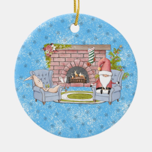 Santa Relaxen am Kamin mit Osterhase Keramik Ornament (Vorne)