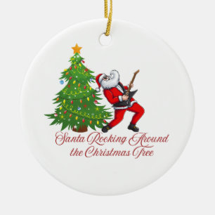 Santa Rocking rund um den Weihnachtsbaum auf einem Keramik Ornament