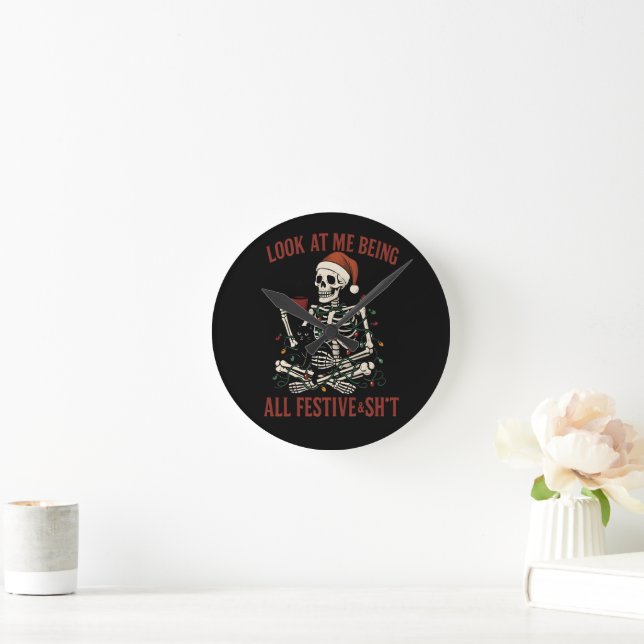 Santa Skeleton with Cat Holiday Snark Runde Wanduhr (Zuhause)