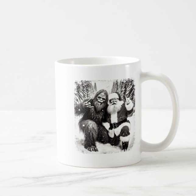 Santa With Bigfoot Christmas Lights Funny Sasquatc Kaffeetasse (Rechts)