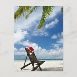 Santa's hat and chaise lounge on the beach feiertagspostkarte