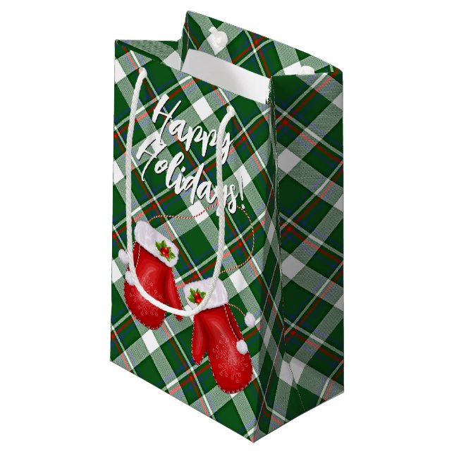 Santas Mittens auf Kariertem roten Muster Kleine Geschenktüte (Vorderseite Schrägansicht)