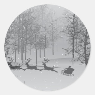 Santa's Schlitten in einem Winterwunderland Runder Aufkleber
