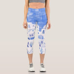 Santorini Capri Leggings<br><div class="desc">Blaue und weiße Aquarellmalerei des Dorfes Oia auf der griechischen Insel Santorini. Originelle Kunst von Nic Squirrell.</div>