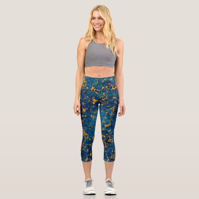 Saphire Blue and Gold Marmor Texture Design Capri Leggings (Vorderseite)