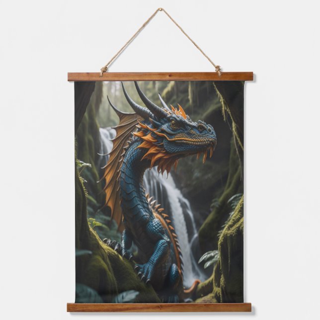 Sapphire Ember verzauberte Forest Dragon Fantasy Wandteppich Mit Holzrahmen (Vorderseite)
