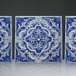Sapphire Lissabon Gemusterte Keramik Design Fliese<br><div class="desc">Indigo Azulejo Blue Portugiesisch Lissabon dekorative Keramik Fliesen sind eine schöne und einzigartige Ergänzung zu jeder Zuhause. Ein hochwertiges Produkt mit zeitloser Ästhetik. Die blaue Farbe der Fliesen wird durch das Indigoblau der berühmten Azulejo-Fliesen von Lissabon inspiriert, was Ihrem Raum eine Touch von Geschichte und Kultur verleiht. Diese Fliesen eignen...</div>