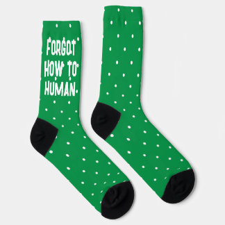 Sarcastic vergaß, wie man lustige grüne Socken bek